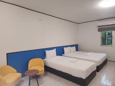 Deluxe-Dreibettzimmer — RYB Hostel Phuket