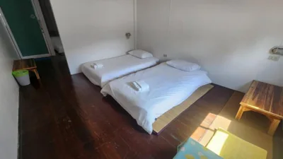 Vierbettzimmer mit Gemeinschaftsbad — RYB Hostel Phuket